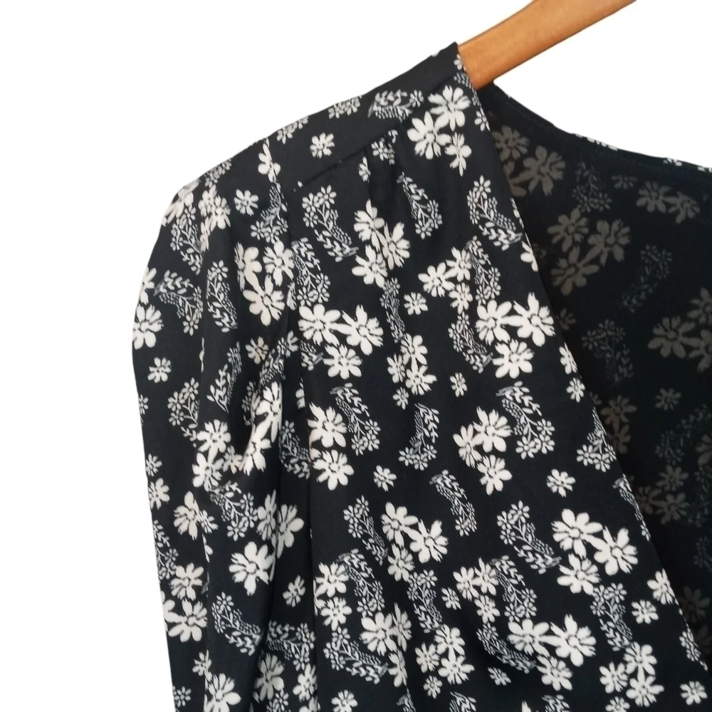 Astr The Label Floral Ditsy Shirred Puff Sleeve Blouse Top Black White Size Sm.
